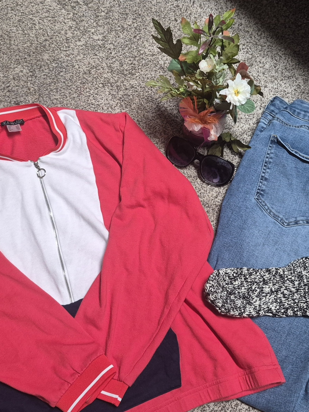 VENUS Red White Zip-Front Casual Hoodie